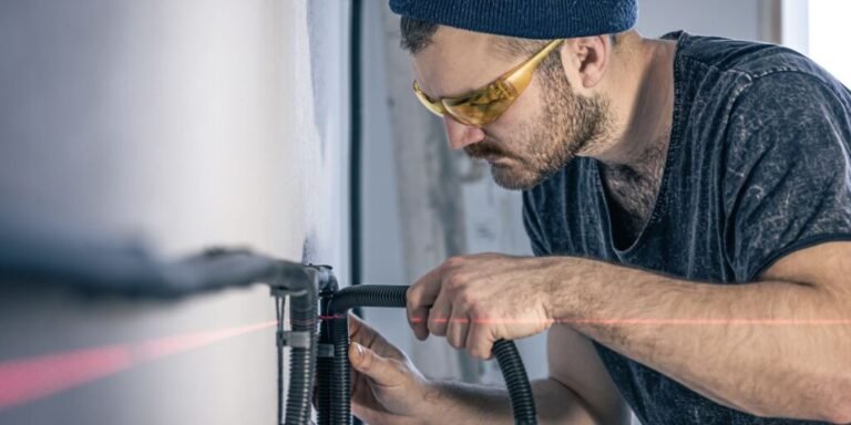 Signs-Your-Garage-Door-Needs-Immediate-Repair-1024x512